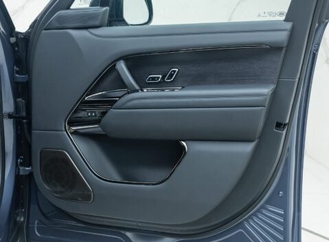 Land Rover Range Rover P530 SV 29