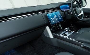 Land Rover Range Rover P530 SV 22