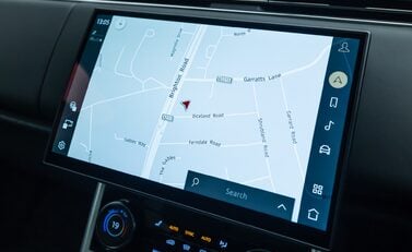 Land Rover Range Rover P530 SV 25