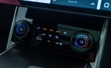 Land Rover Range Rover P530 SV 26