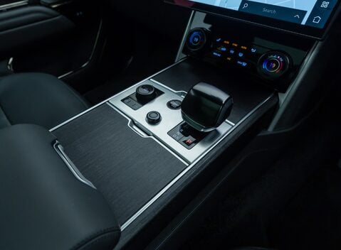 Land Rover Range Rover P530 SV 27