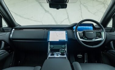 Land Rover Range Rover P530 SV 23