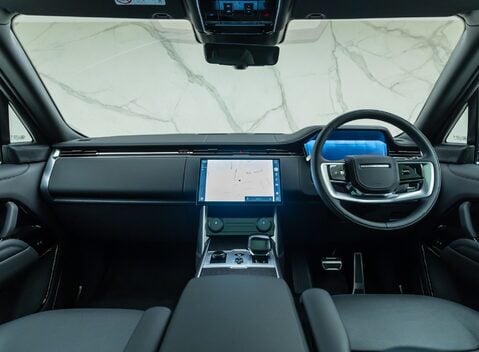 Land Rover Range Rover P530 SV 23