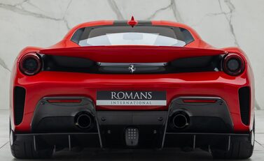 Ferrari 488 Pista 8