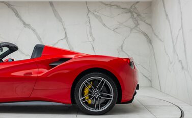 Ferrari 488 SPIDER 43