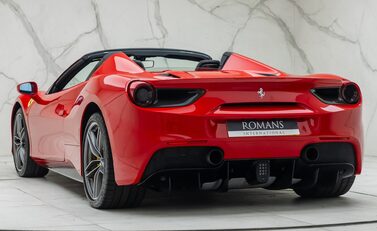 Ferrari 488 SPIDER 13