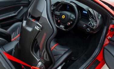 Ferrari 488 SPIDER 19