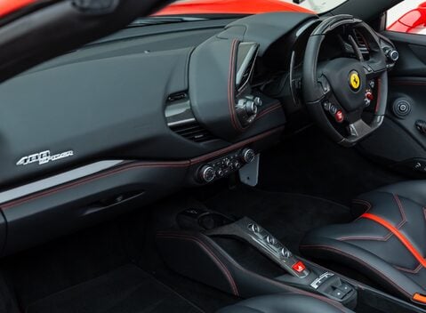 Ferrari 488 SPIDER 21