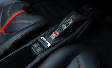 Ferrari 488 SPIDER 26