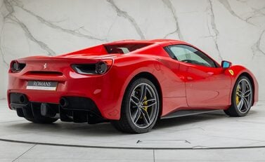 Ferrari 488 SPIDER 8