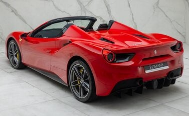Ferrari 488 SPIDER 15