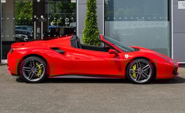 Ferrari 488 SPIDER 3