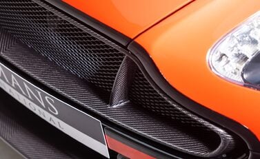 Aston Martin V12 Vantage S 28