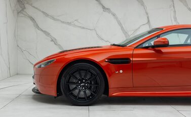 Aston Martin V12 Vantage S 35