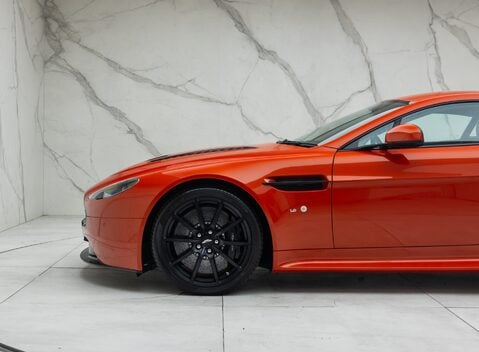 Aston Martin V12 Vantage S 35