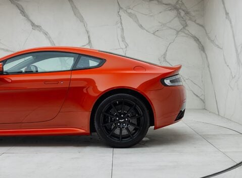 Aston Martin V12 Vantage S 36