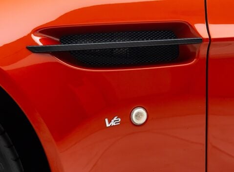 Aston Martin V12 Vantage S 31