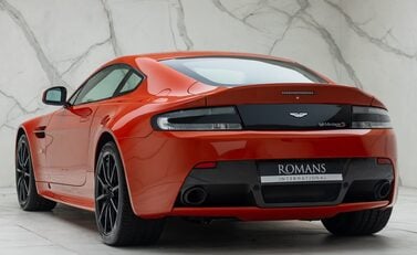 Aston Martin V12 Vantage S 10