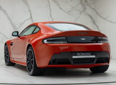 Aston Martin V12 Vantage S 10