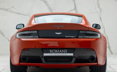 Aston Martin V12 Vantage S 8