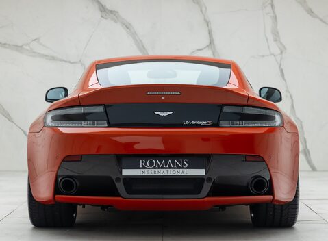 Aston Martin V12 Vantage S 8
