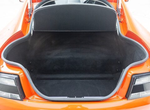 Aston Martin V12 Vantage S 40