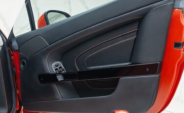 Aston Martin V12 Vantage S 24