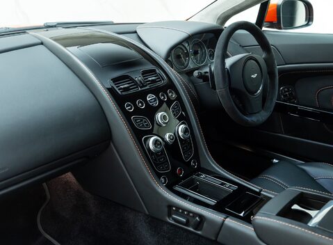 Aston Martin V12 Vantage S 17