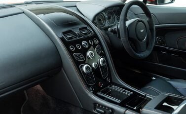 Aston Martin V12 Vantage S 17