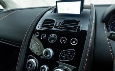 Aston Martin V12 Vantage S 20