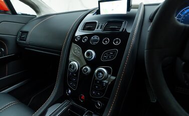 Aston Martin V12 Vantage S 21