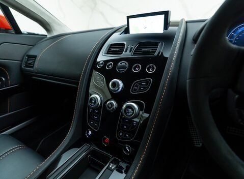 Aston Martin V12 Vantage S 21