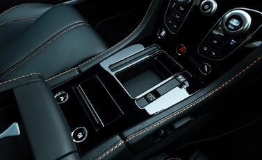 Aston Martin V12 Vantage S 22