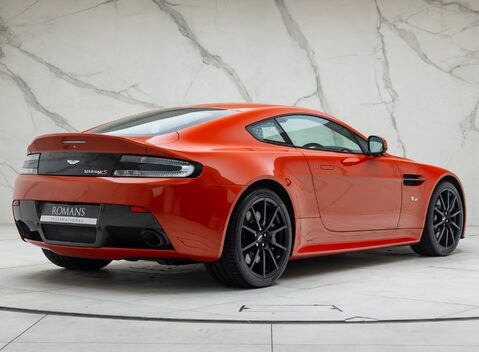 Aston Martin V12 Vantage S 6