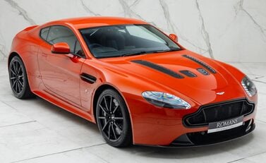 Aston Martin V12 Vantage S 11