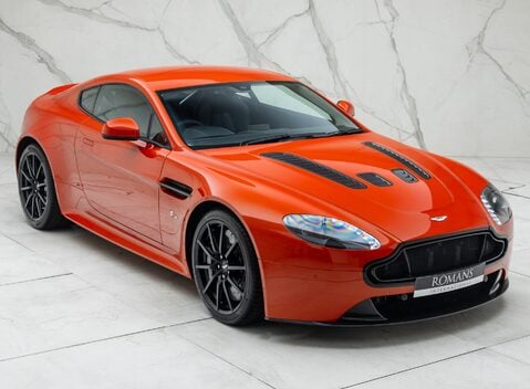 Aston Martin V12 Vantage S 11