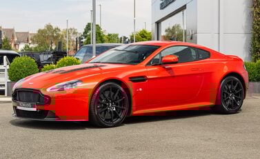 Aston Martin V12 Vantage S 2