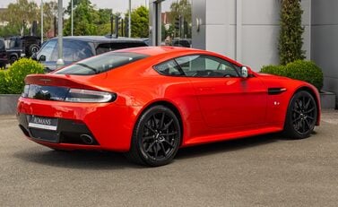 Aston Martin V12 Vantage S 4