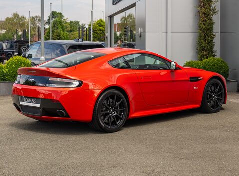 Aston Martin V12 Vantage S 4