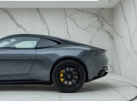 Aston Martin DB11 V8 31