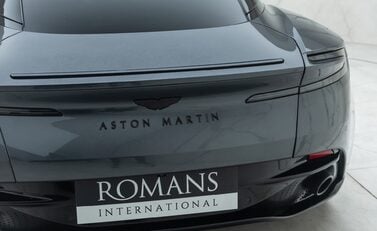 Aston Martin DB11 V8 28