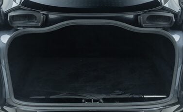 Aston Martin DB11 V8 36