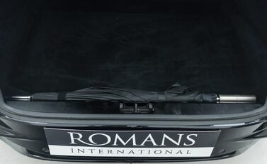 Aston Martin DB11 V8 35