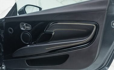 Aston Martin DB11 V8 24