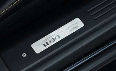 Aston Martin DB11 V8 23