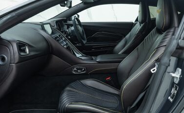 Aston Martin DB11 V8 17