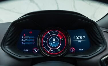 Aston Martin DB11 V8 19