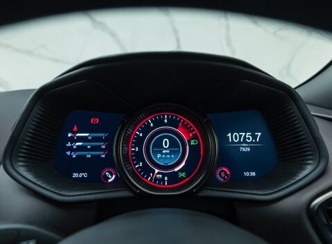 Aston Martin DB11 V8 19