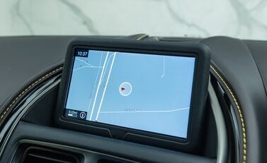 Aston Martin DB11 V8 20