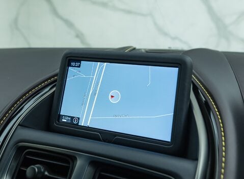 Aston Martin DB11 V8 20